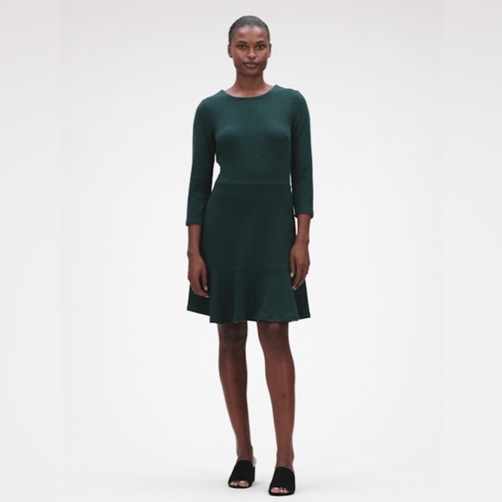GAP Textured Fit & Flare Flutter Green Knit Back Exposed Zipper Dress Size 2